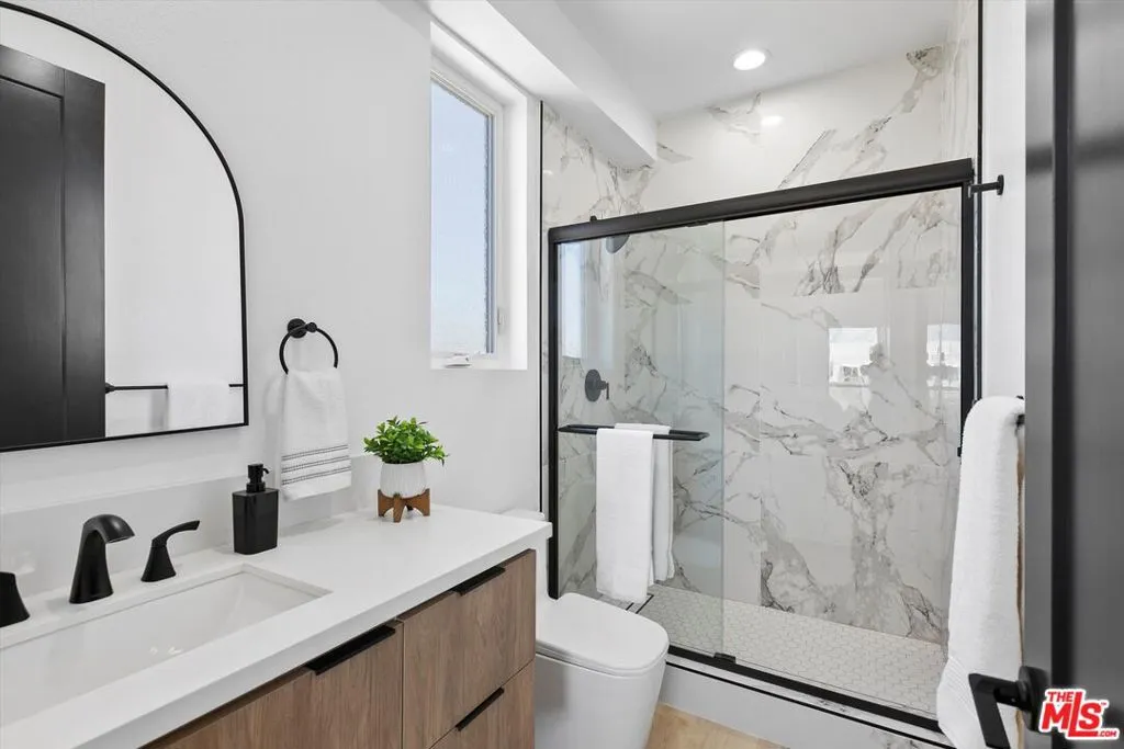 542 1/2 N Serrano Avenue, Los Angeles, California 90004 home-pic-13